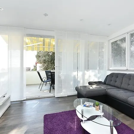 Kresan Apartment *