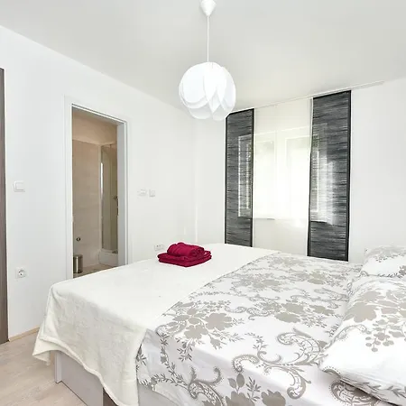 Kresan Apartment *
