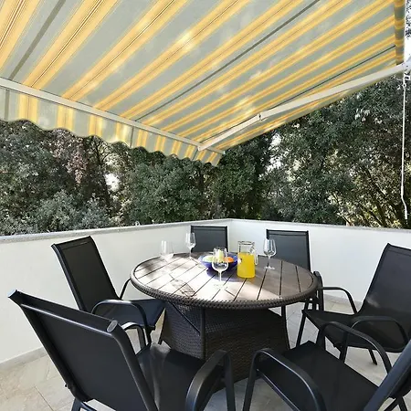 Kresan Apartment Sukošan